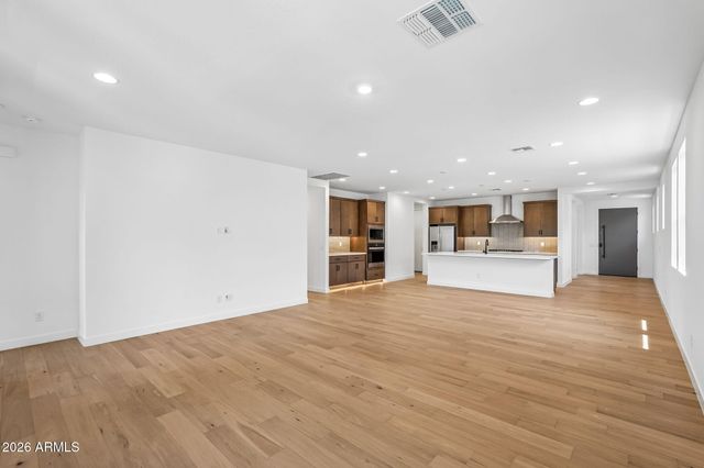 7953 W LOMA Lane, Peoria, AZ 85345