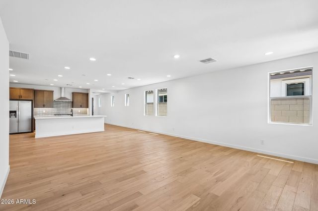 7953 W LOMA Lane, Peoria, AZ 85345