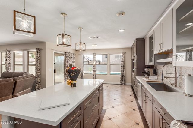 3219 W Molly Lane, Phoenix, AZ 85083