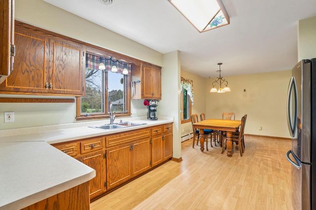 N3W27282 Arrowhead TRAIL, Waukesha, WI 53188