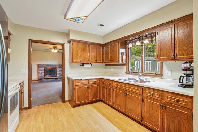N3W27282 Arrowhead TRAIL, Waukesha, WI 53188