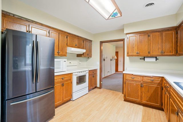 N3W27282 Arrowhead TRAIL, Waukesha, WI 53188