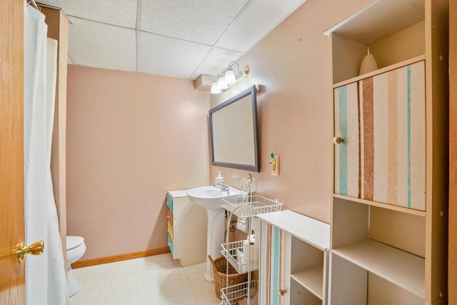 N3W27282 Arrowhead TRAIL, Waukesha, WI 53188