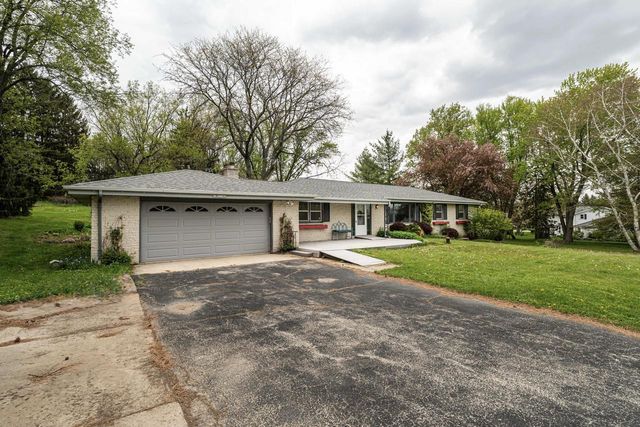 N3W27282 Arrowhead TRAIL, Waukesha, WI 53188
