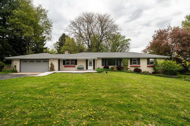 N3W27282 Arrowhead TRAIL, Waukesha, WI 53188