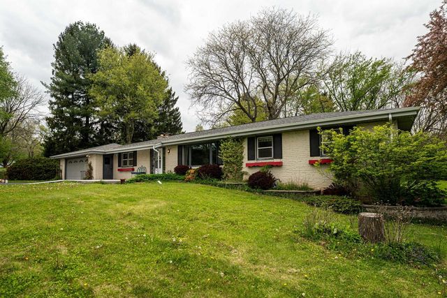 N3W27282 Arrowhead TRAIL, Waukesha, WI 53188