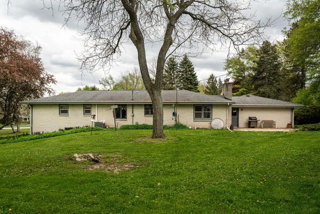 N3W27282 Arrowhead TRAIL, Waukesha, WI 53188