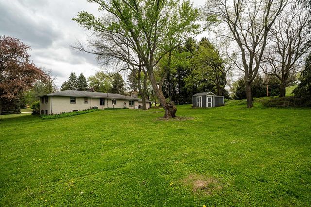 N3W27282 Arrowhead TRAIL, Waukesha, WI 53188