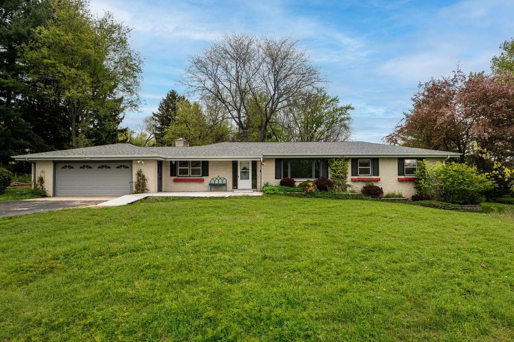 N3W27282 Arrowhead TRAIL, Waukesha, WI 53188