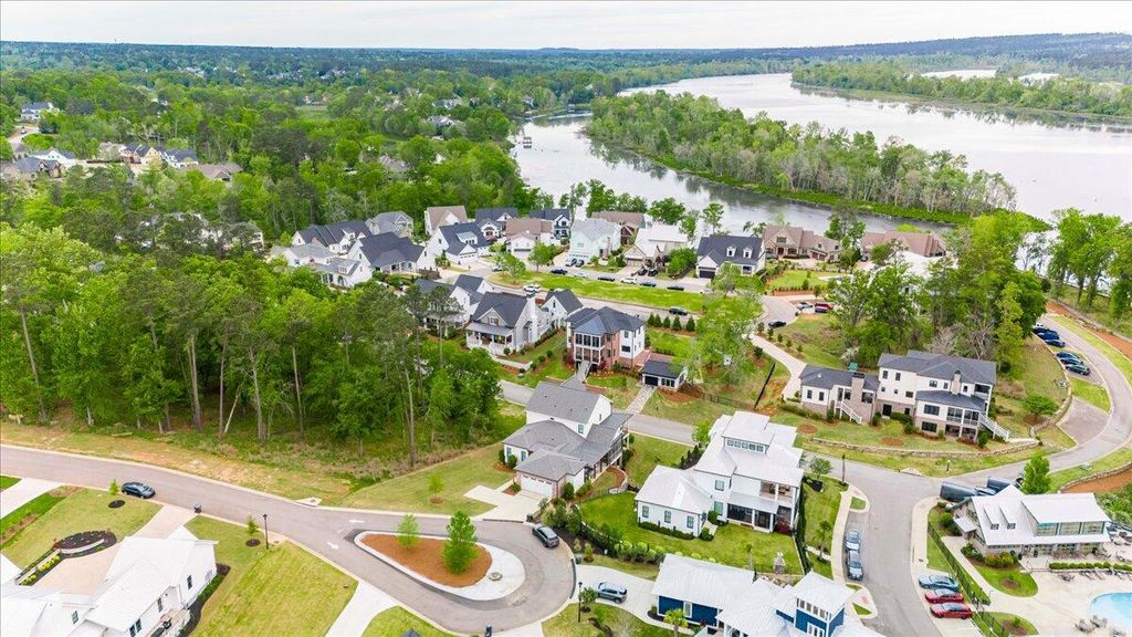 Image 5 of property listing at 612 Whimbrel Court, Evans, GA 30809