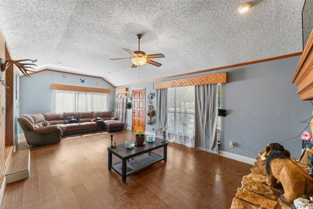 1301 County Road 2405, Kemp, TX 75143