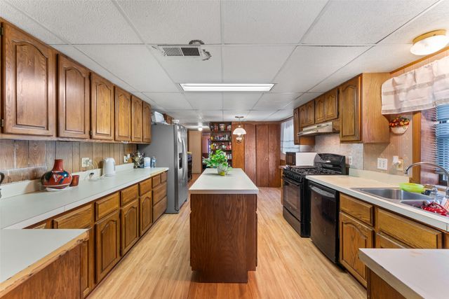 1301 County Road 2405, Kemp, TX 75143