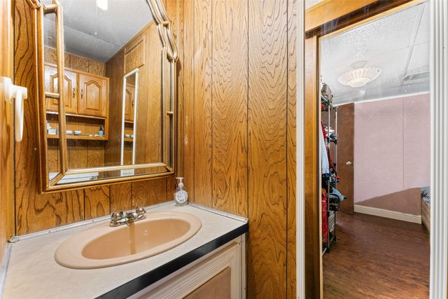 1301 County Road 2405, Kemp, TX 75143