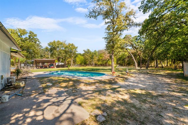 1301 County Road 2405, Kemp, TX 75143