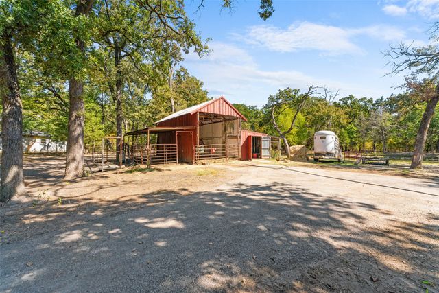 1301 County Road 2405, Kemp, TX 75143