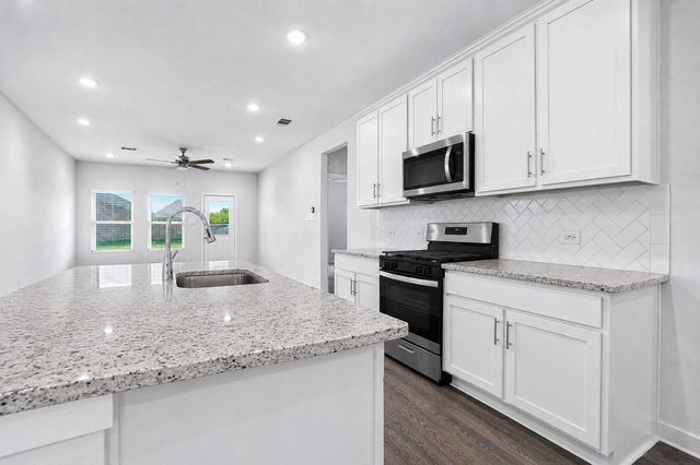 8131 Arrowroot Lane, Magnolia, TX 77354