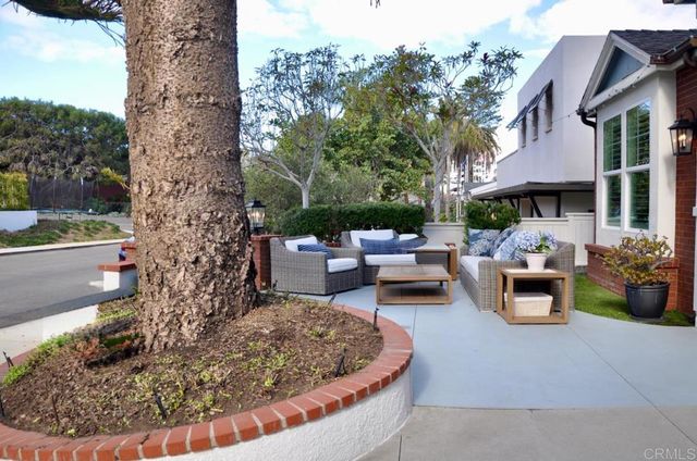 212 N Helix Avenue, Solana Beach, CA 92075