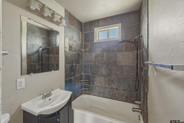 713 Highland Dr, Palestine, TX 75801