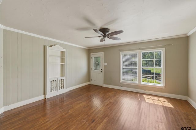 713 Highland Dr, Palestine, TX 75801