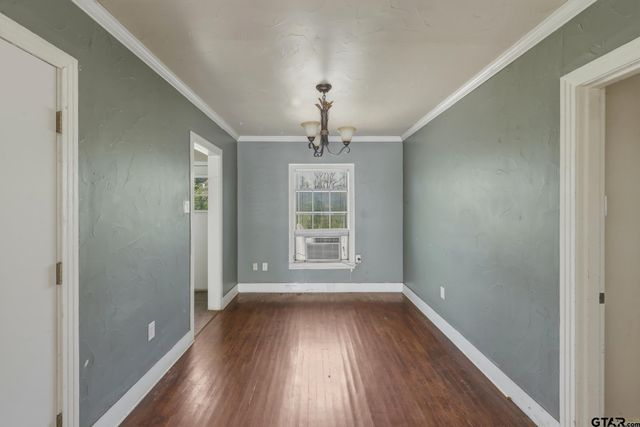 713 Highland Dr, Palestine, TX 75801