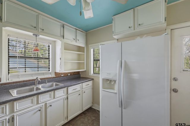 713 Highland Dr, Palestine, TX 75801