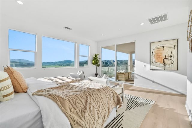 27392 Dialogue Way, Valencia, CA 91381