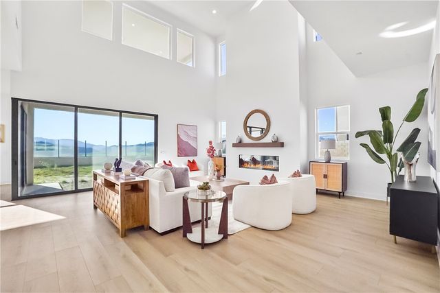 27392 Dialogue Way, Valencia, CA 91381