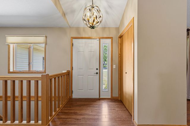 9327 Hillside Trail S, Cottage Grove, MN 55016