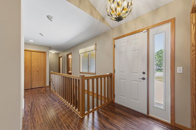 9327 Hillside Trail S, Cottage Grove, MN 55016