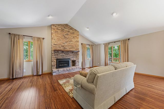 9327 Hillside Trail S, Cottage Grove, MN 55016