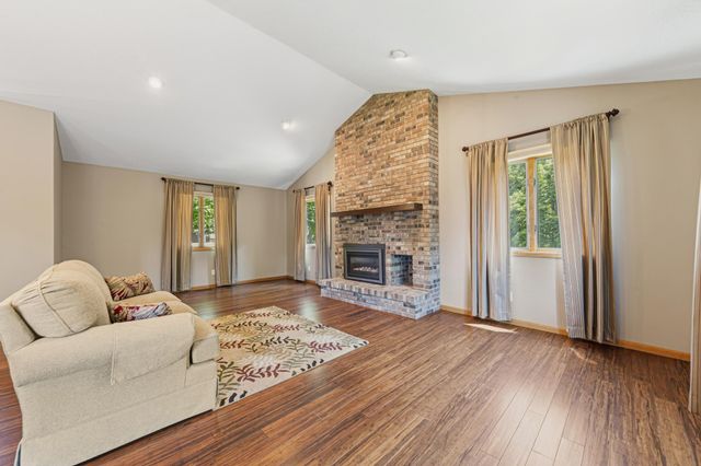 9327 Hillside Trail S, Cottage Grove, MN 55016