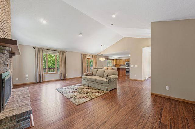 9327 Hillside Trail S, Cottage Grove, MN 55016