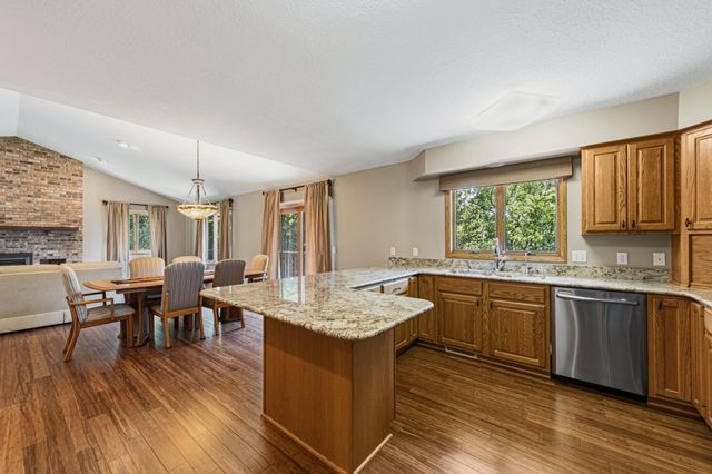9327 Hillside Trail S, Cottage Grove, MN 55016