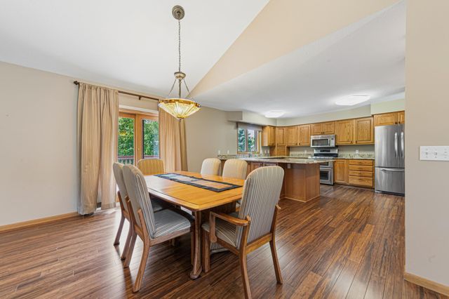9327 Hillside Trail S, Cottage Grove, MN 55016