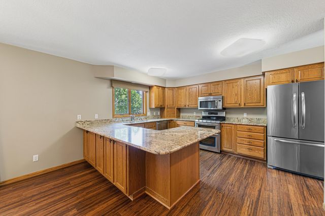 9327 Hillside Trail S, Cottage Grove, MN 55016