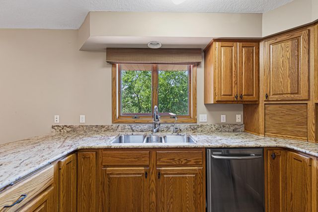 9327 Hillside Trail S, Cottage Grove, MN 55016
