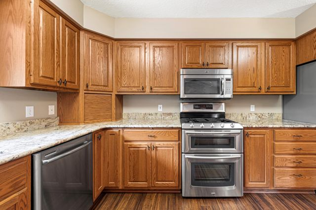 9327 Hillside Trail S, Cottage Grove, MN 55016