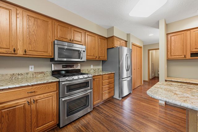 9327 Hillside Trail S, Cottage Grove, MN 55016
