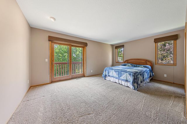 9327 Hillside Trail S, Cottage Grove, MN 55016