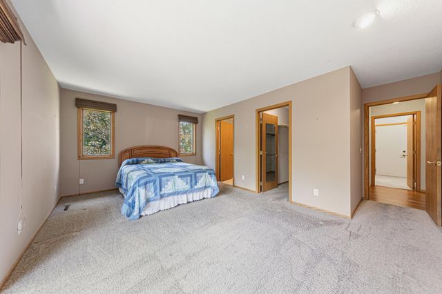 9327 Hillside Trail S, Cottage Grove, MN 55016