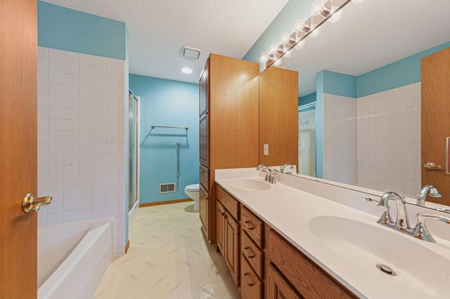 9327 Hillside Trail S, Cottage Grove, MN 55016