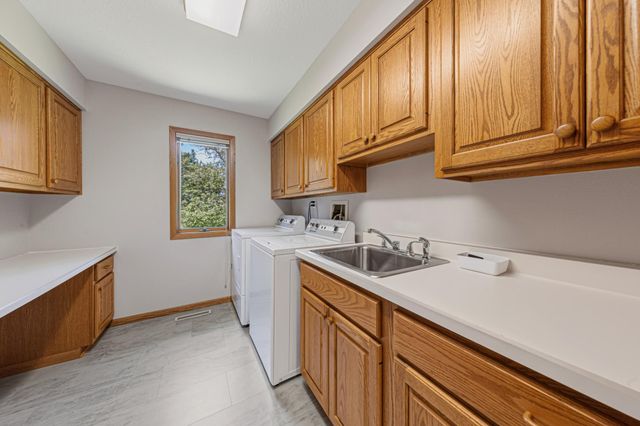 9327 Hillside Trail S, Cottage Grove, MN 55016