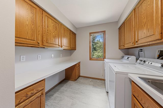 9327 Hillside Trail S, Cottage Grove, MN 55016
