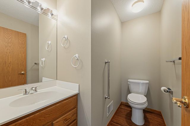 9327 Hillside Trail S, Cottage Grove, MN 55016