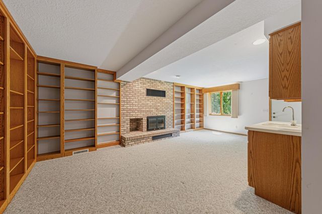 9327 Hillside Trail S, Cottage Grove, MN 55016