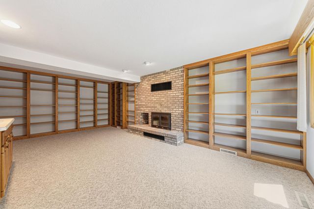 9327 Hillside Trail S, Cottage Grove, MN 55016