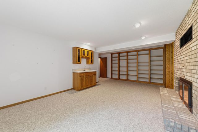9327 Hillside Trail S, Cottage Grove, MN 55016