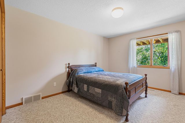 9327 Hillside Trail S, Cottage Grove, MN 55016