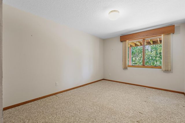 9327 Hillside Trail S, Cottage Grove, MN 55016