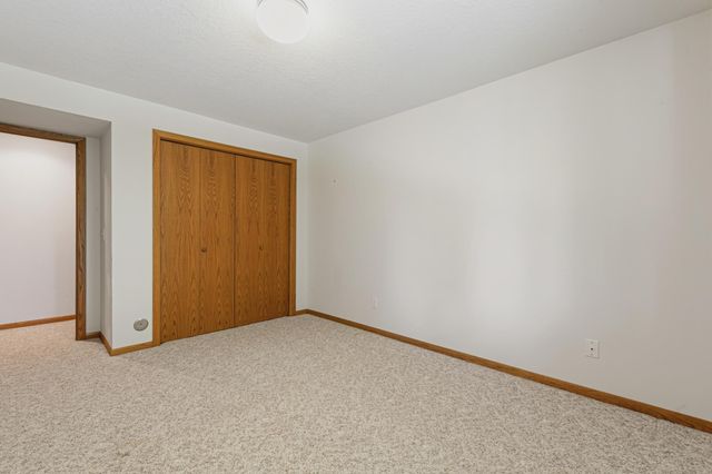 9327 Hillside Trail S, Cottage Grove, MN 55016
